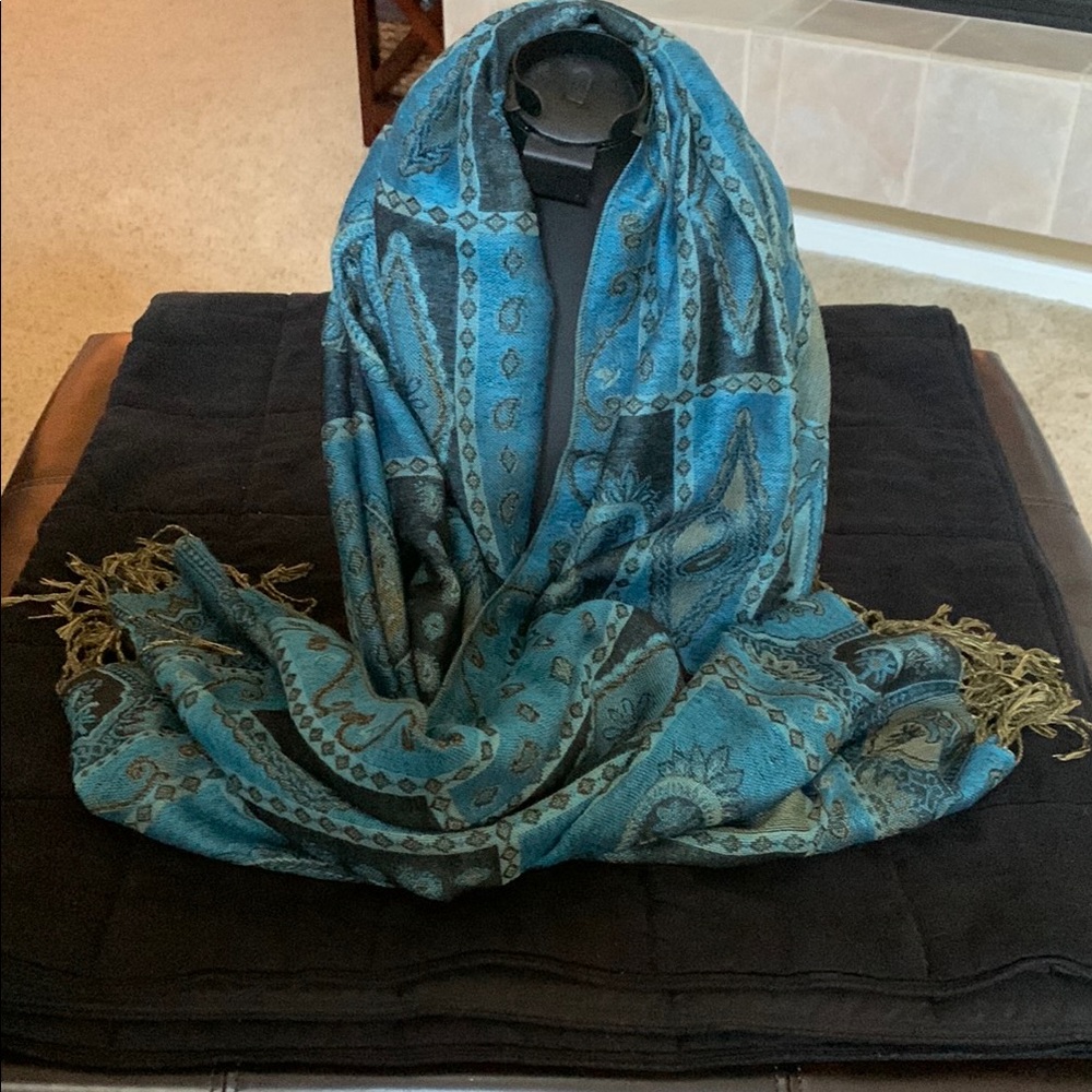 Pashmina Elegant Blue and Brown Paisley Shawl.
